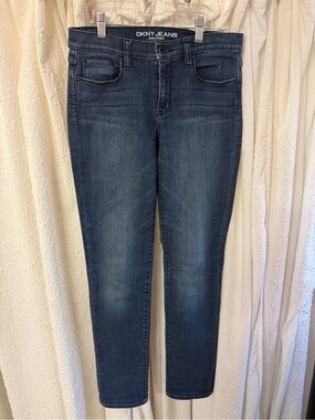 DKNY Dark Wash Skinny Jeans in Indigo